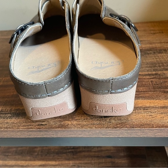 Dansko Women's Caia Taupe Milled Nubuck Clog Size 39 NEW without box - Picture 3 of 6